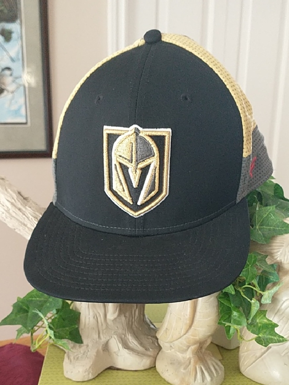 Black and Gold Trucker Snapback Hat - Team Emblem
Las Vegas Golden Knights